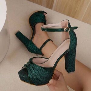 Elegant Green Glitter Platform Heels Size: 38 (7)